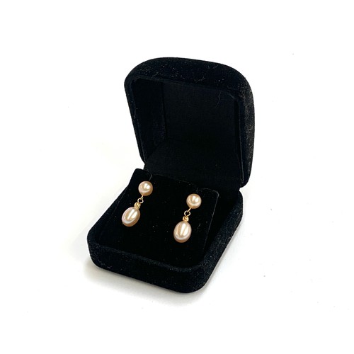 121 - A pair of 14ct gold and pink cultured pearl drop earrings, 2.1g gross weight, 2.3cmL