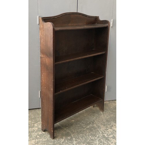 1323 - A small oak bookcase of four shelves, 76cmW