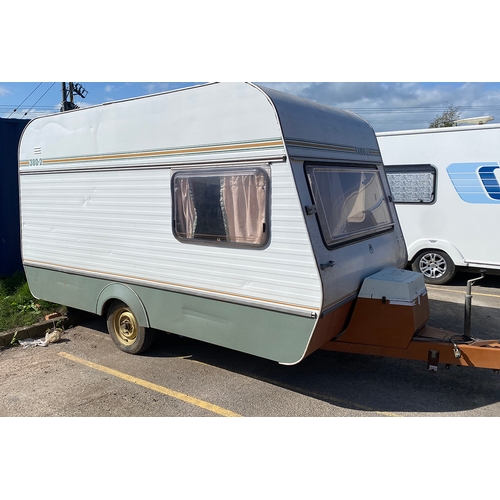 1407 - A Rambler 380-2 caravan