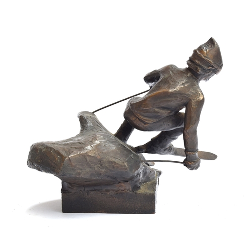 112 - A bronze sculpture of a man skiing, 17cm high