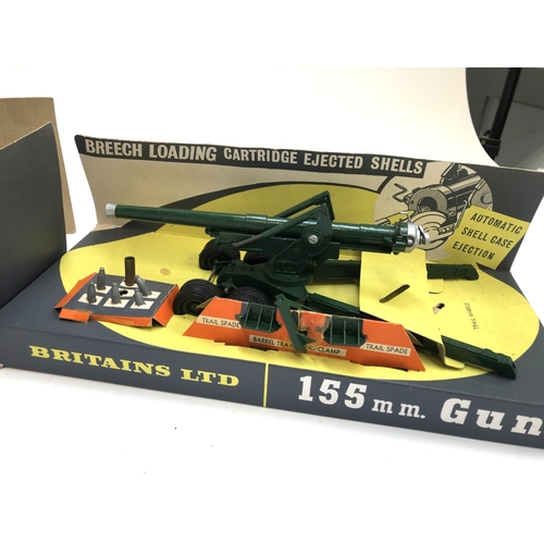 1003 - A Britains 155mm gun, breech loading cartridge ejected shells, no 9745, box (box af)