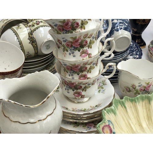 327 - A mixed lot of ceramics to include Royal Grafton 'Majestic' teacups, saucers and milk jug, Kokura Ja... 