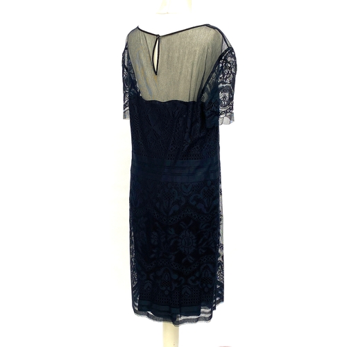 696 - An Alberta Ferretti Cotton/poly blend dress, size UK 14