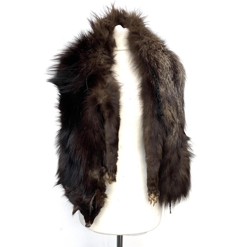 727 - A quantity of vintage fur (af): A vintage fur wrap and collar; fur short jacket; and a fox fur wrap