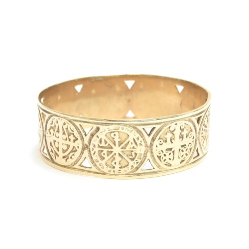 35 - A heavy 9ct gold bespoke bangle with having nine engraved depicting traditional Basque Country Hilar... 