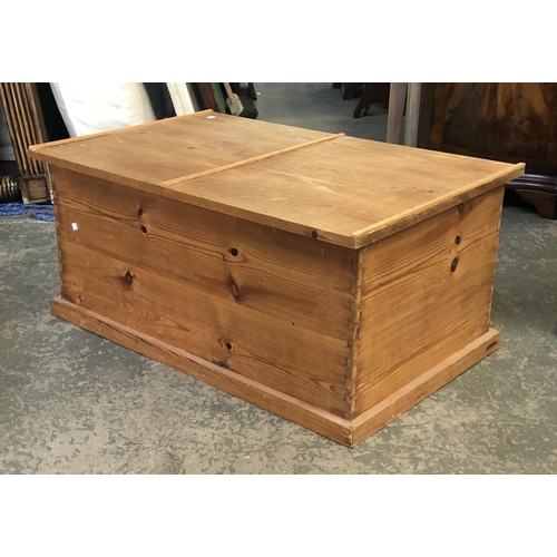 1232 - A 20th century pine blanket box, 98x64x45cmH