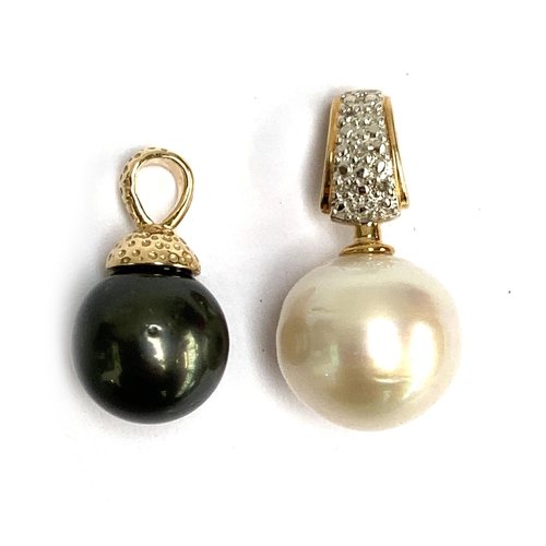 100 - A 9ct gold mounted large cultured black pearl pendant; together with a further 9ct gold mounted Sout... 