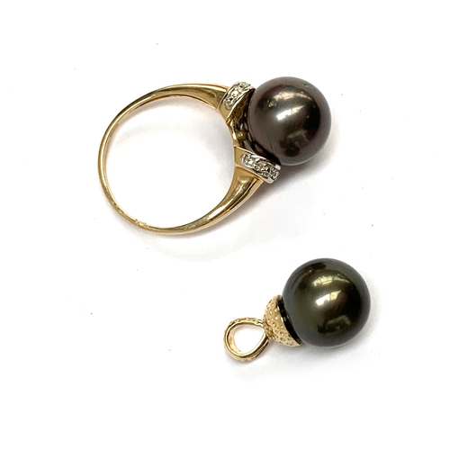 101 - A 9ct gold ring set with a large black Maruata cultured pearl, with diamond studded shoulders. size ... 