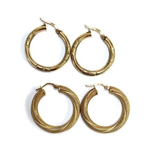 16 - Two pairs of 9ct gold hoop earrings, 2.7cmD and 2.5cmD, gross weight 4.1g