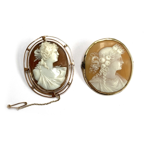 49 - A late Victorian 9ct gold mounted carved shell cameo brooch, 5.5cmL, 13.5g gross weight; together wi... 