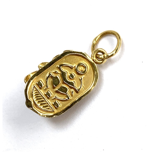 7 - An Egyptian gold and lapis scarab beetle pendant, tests as 14ct or higher, hallmarked on jump ring, ... 