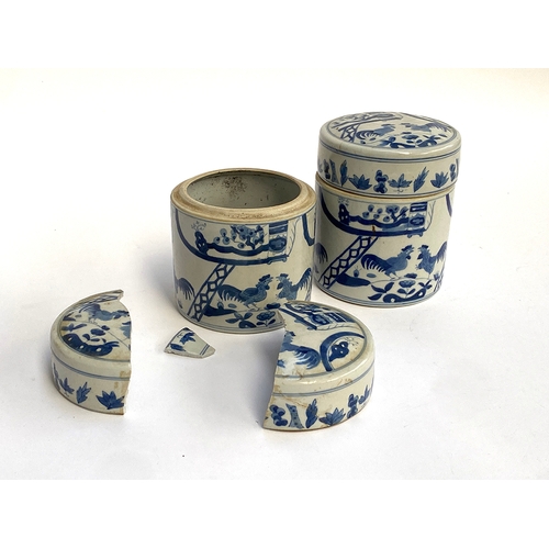 173 - A pair of Chinese blue and white porcelain lidded canisters, decorated with garden scenes and fighti... 