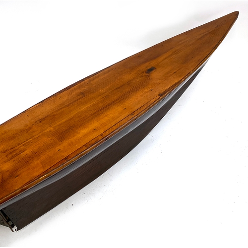 1016 - An antique pond yacht hull, 122cmL