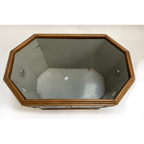 312 - Interior design interest: a ceramic and copper octagonal planter, with liner, the blue and white Del... 