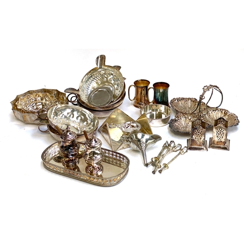 90 - A mixed lot of silver plated items to include vine leaf Hors d'oeuvre dish; wine funnel; ice cube pi... 