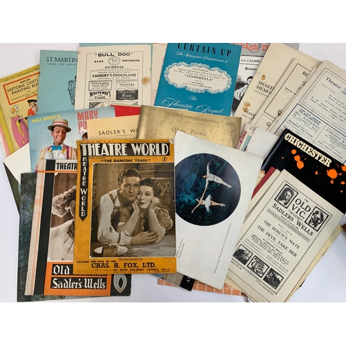 554 - VINTAGE THEATRE PROGRAMMES, BALLET, OPERA, THEATRE. A good and extensive group of vintage programmes... 