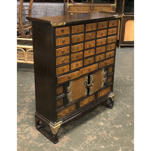 994 - A Chinese cabinet of an arrangement of 28 drawers over cupbord doors, 71x25x82cmH