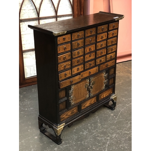 994 - A Chinese cabinet of an arrangement of 28 drawers over cupbord doors, 71x25x82cmH