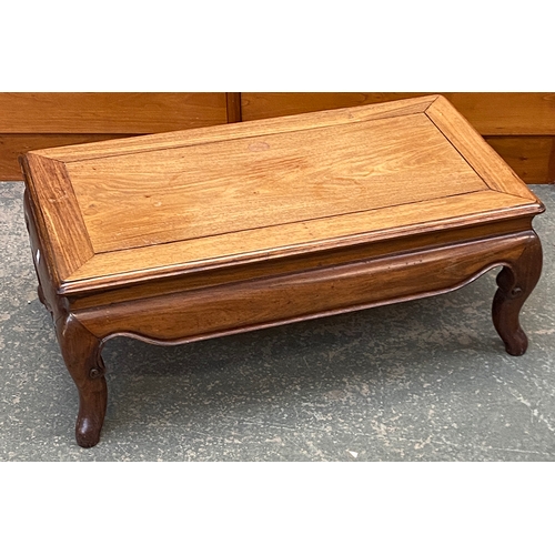 1001 - A Chinese hardwood coffee table with carved legs, 77x42x30cmH