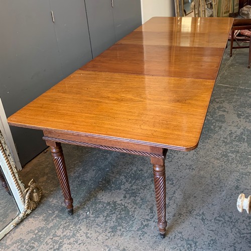 971 - A fine Regency extending dining table, the apron with rope-twist frieze, on six spirally reeded tape... 