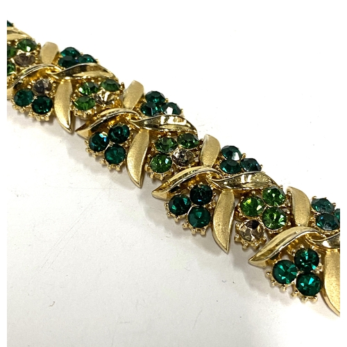 51 - A Trifari bracelet set with dark and light green crystals, 18cmL unclasped