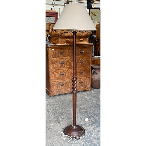 989 - A mahogany standard lamp with spiral detail, approx. 153cm to base of fitting