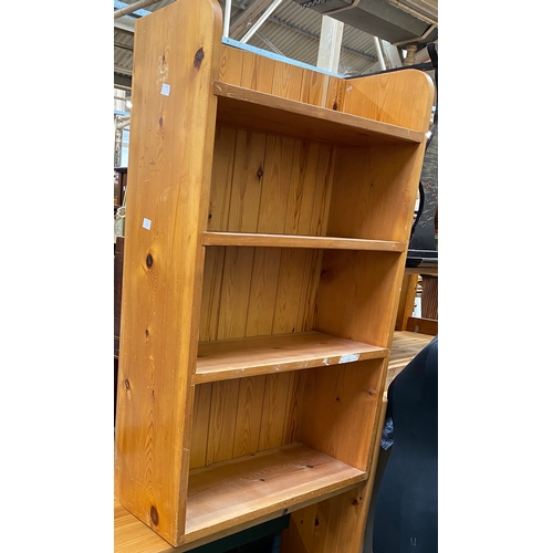 1122 - Two pine bookcases, 108x25x115cm and 61x22x94cmH