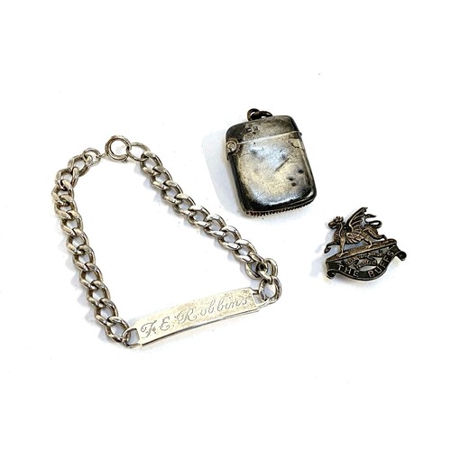 68 - A silver vesta case, hallmarked for Chester 1902; together with a silver nametag bracelet for 'F.E R... 