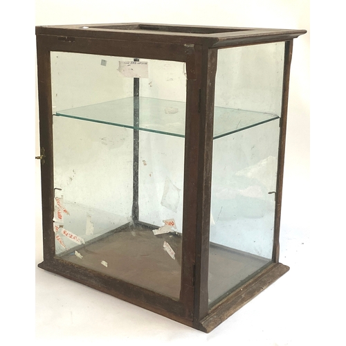 789 - A larger glazed table top display cabinet, with fittings for two shelves, 55x42x65cmH