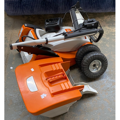 888 - A Stihl RMA339C electric lawnmower