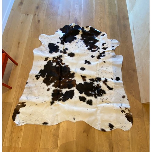 659 - A large cow hide rug, approx. 225x196cm