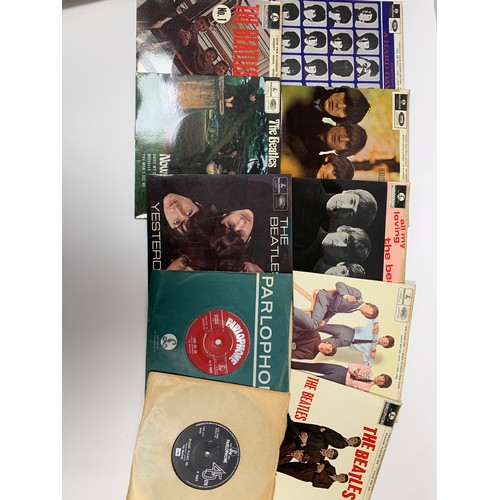 397 - THE BEATLES, VINYL RAREITIES.  Seven 'Beatles' Fan Club' 'Christmas records' in sleeves. LYN 492, 94... 