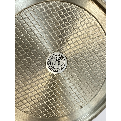 69 - A Malaysian pewter tea canister, 14cmH