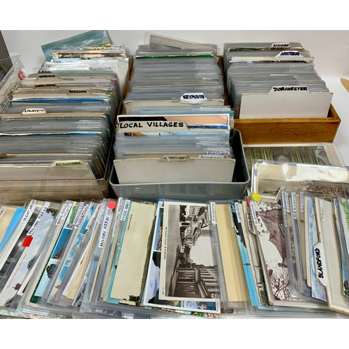 397 - Local interest: a large quantity of local photographic postcards, mostly Dorset, a small amount Devo... 