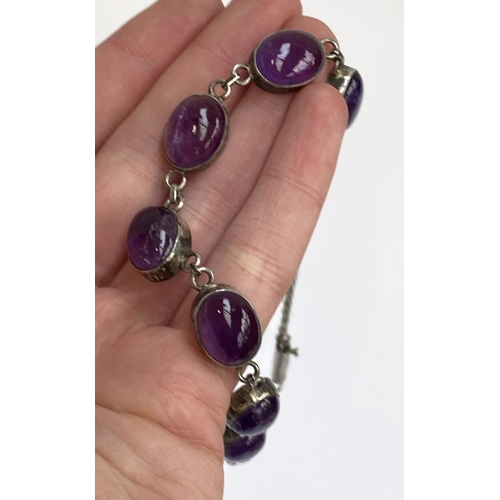 40 - A silver and amethyst cabochon necklace, 43cmL unclasped, 35.8g