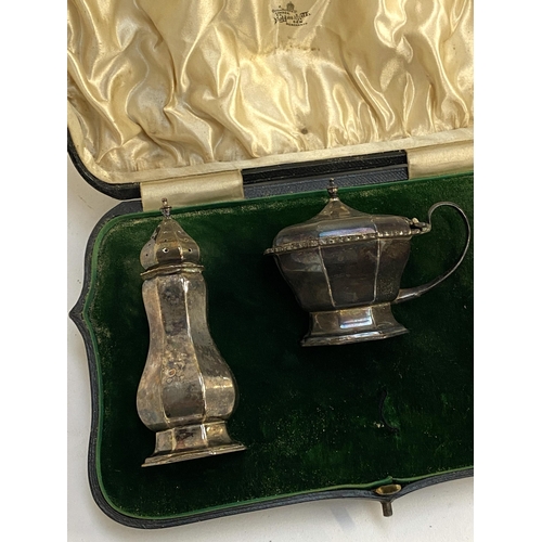 65 - A Mappin & Webb silver cruet set in case, the salt with green glass liner, hallmarked, gross weight ... 