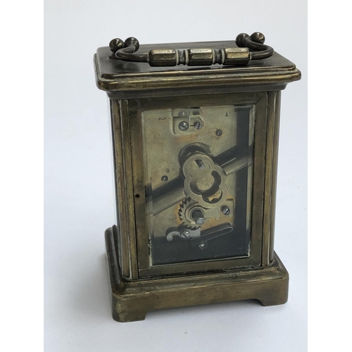 112 - A late 19th/early 20th century brass carriage clock with enamel dial painted with Roman numerals, 10... 