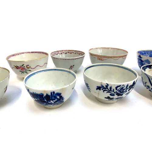 148 - A quantity of 18th and early 19th century porcelain teabowls (af), to include Worcester fisherman an... 