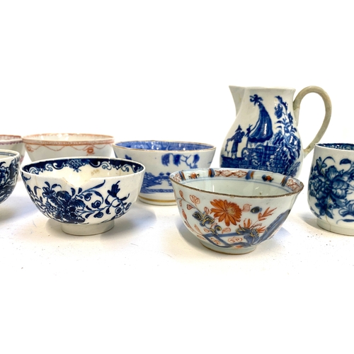 148 - A quantity of 18th and early 19th century porcelain teabowls (af), to include Worcester fisherman an... 