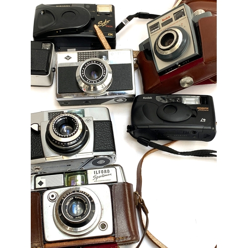 299 - A quantity of vintage cameras to include Agfa iso-rapid IF, Optim Compur, Rapid 500V, Silette Rapid ... 