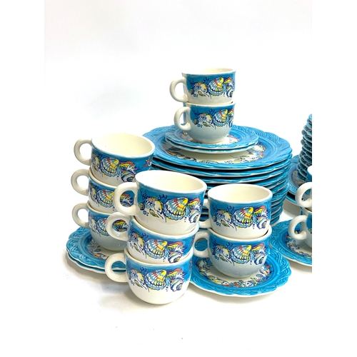 203 - A large quantity of Italian Tiffany Boutique 'Marina' pattern ceramics, approx. 100 pieces, comprisi... 