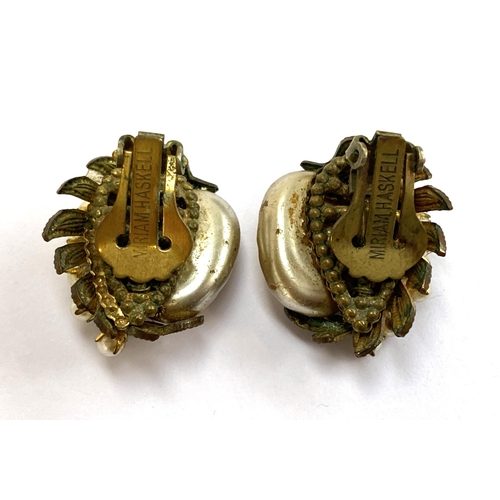 35 - A pair of vintage Miriam Haskell faux pearl and gilt metal fern leaf clip on earrings, marked to cli... 