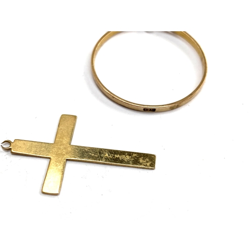 9 - A 9ct gold coin mount, 2.4cmD, together with a 9ct gold crucifix (loop af), gross weight 2.6g