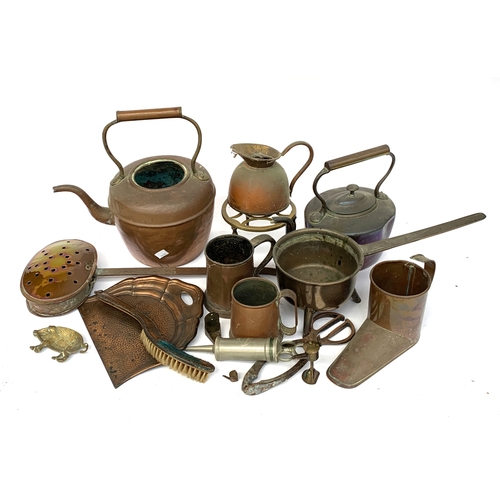 653 - A mixed lot of mostly copper items to include: kettles, tankards, cans crumb sweeper, three footed p... 