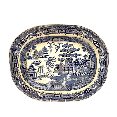 707 - An early 19th century Willow pattern meat plate, 39.5cmD