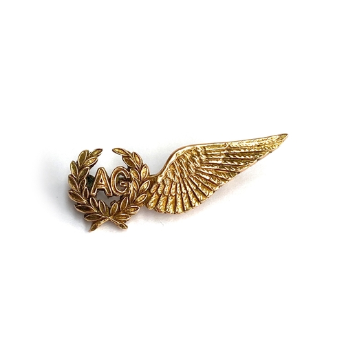 122 - A 9ct gold RAF Air Gunner brevet sweetheart brooch, 3.7cmL,  5.4g