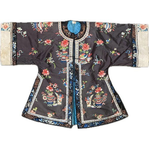 2222 - A late 19th/early 20th century Chinese silk robe, embroidered in satin stitch and Peking knot with p... 