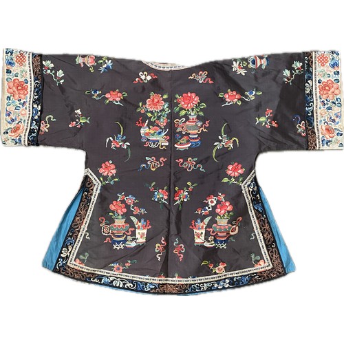 2222 - A late 19th/early 20th century Chinese silk robe, embroidered in satin stitch and Peking knot with p... 