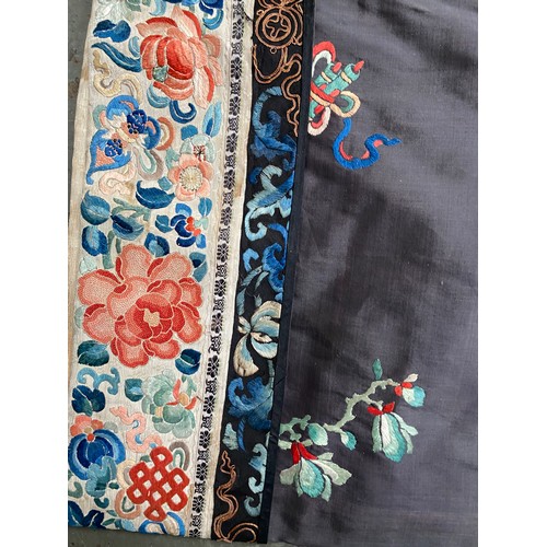 2222 - A late 19th/early 20th century Chinese silk robe, embroidered in satin stitch and Peking knot with p... 