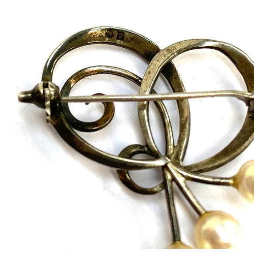 27 - A Mikimoto silver and cultured pearl brooch, 3.5cmW, 4.3g